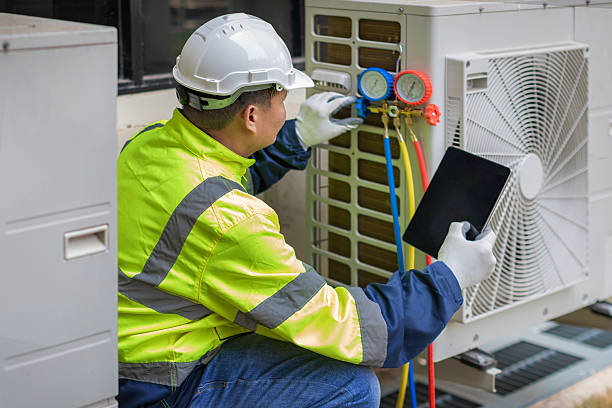 Professional Hvac technician working in La Grange Park, IL